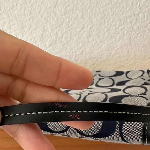 Vintage Coach Signature Sufflette Hand Bag in Navy and Black Leather - Picture 11 of 11